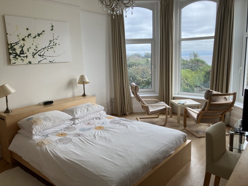 Bermuda House Ventnor front bedroom
