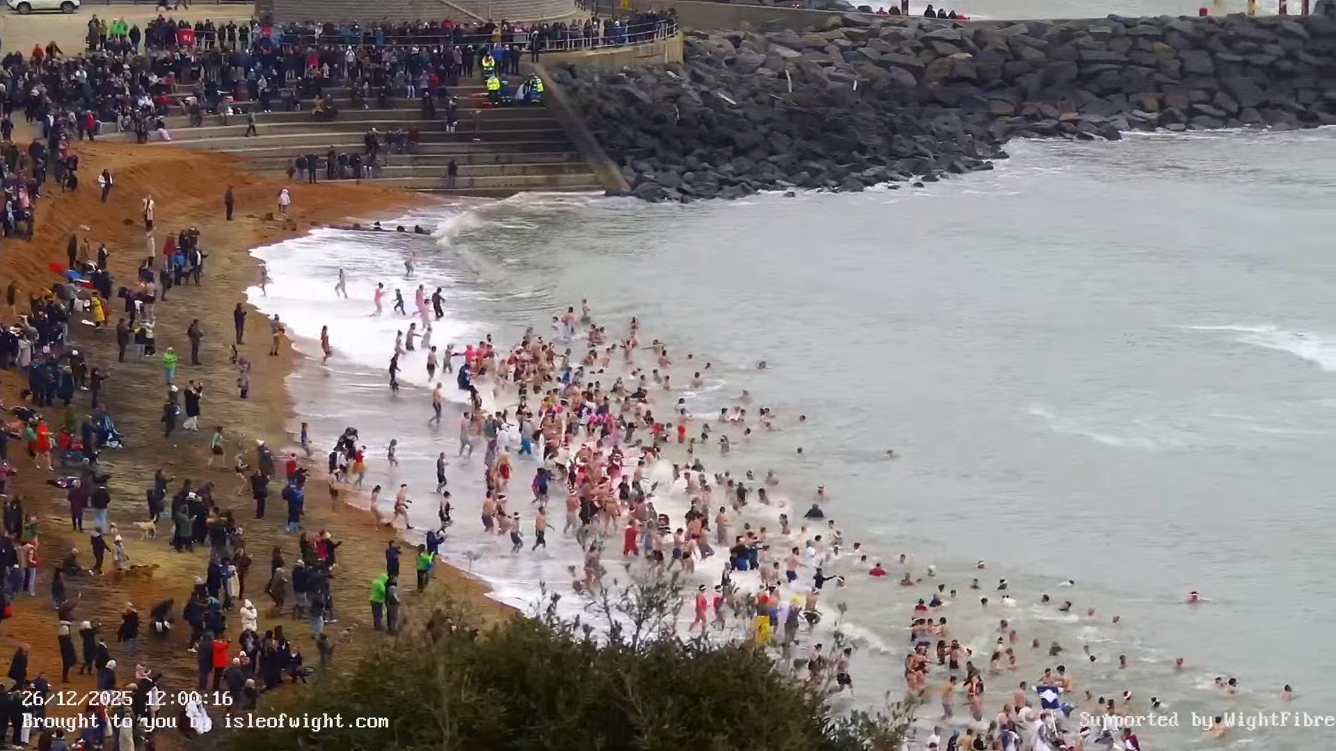Ventnor Boxing Day Swim 2025 from the Beach View Apartment webcam